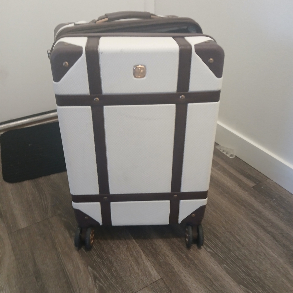 Swiss carry on luggage